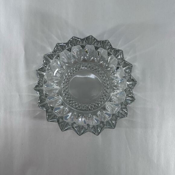 Vintage KIG Indonesia diamond Point Glass Ashtray/candy dish - Picture 1 of 7